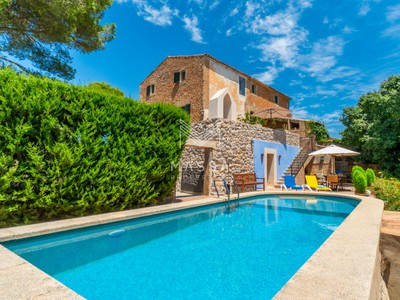 Villa en alquiler vacacional en Artà, con 5 dormitorios, 4 baños, aseo, trastero y 2 terrazas