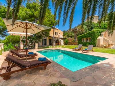 Villa en alquiler vacacional en Capdepera, Canyamel, con 3 dormitorios, 2 baños, aseo, 2 plazas de garaje, trastero y terreno