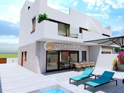 Villas Modernas con Gran Parcela, Sótano y Garaje en Torre de la Horadada, Costa Blanca