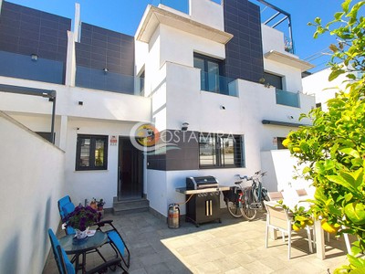 Chalet Adosado Moderno a 500m de La Playa a La Venta en Torre De La Horadada, Costa Blanca, Alicante