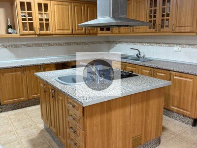 Piso en venta en Torrente, con 3 dormitorios, 2 baños y terraza