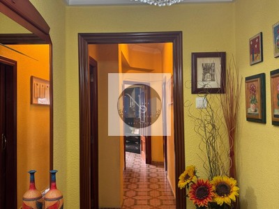 Piso en venta en Valencia, con 3 dormitorios y baño