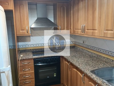 Bajovivienda en venta en Torrefiel, con 2 dormitorios, baño y terraza