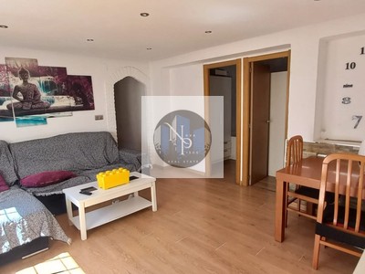 Piso en venta en Xirivella, con 2 dormitorios, baño, trastero, balcón y terraza