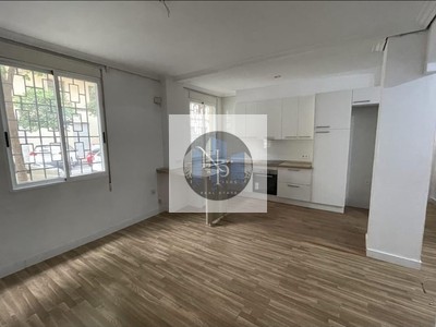 Bajovivienda en venta en Valencia, con 4 dormitorios y 2 baños