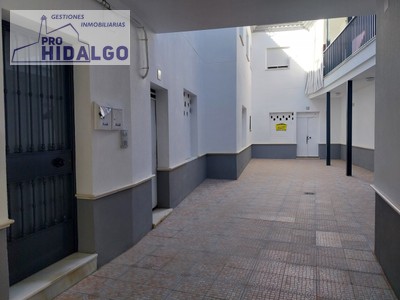 Local en venta en Marchena, con baño