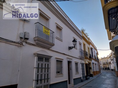 Piso en venta en Marchena, con 3 dormitorios, baño y balcón