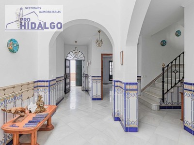 Casa en venta en Marchena, con 5 dormitorios, 3 baños y trastero