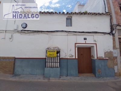 Casa en venta en Marchena, con 3 dormitorios y 2 baños