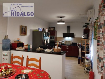 Casa en venta en Marchena, con 4 dormitorios, baño y trastero