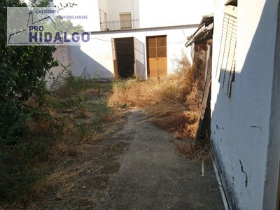 Casa en venta en Marchena, con 5 dormitorios y 2 baños