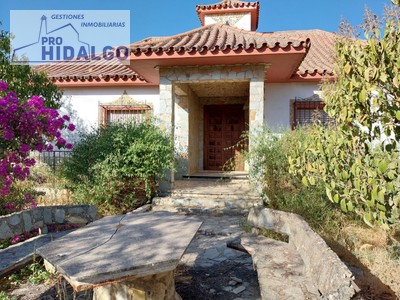 Finca rústica en venta en Marchena, con 5 dormitorios, baño y terreno