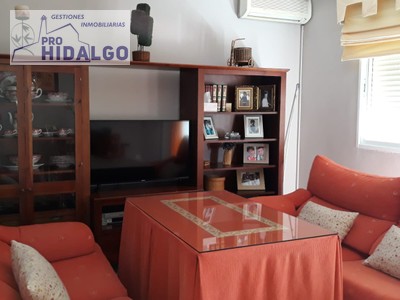 Piso en venta en Marchena, con 3 dormitorios, baño y balcón