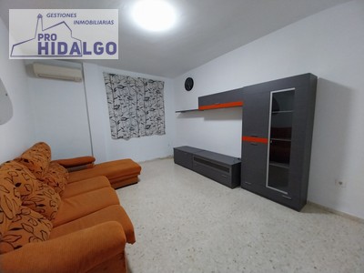 Piso en venta en Marchena, con 2 dormitorios, baño y plaza de garaje