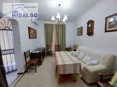 Casa en venta en Marchena, con 3 dormitorios, 2 baños y terreno