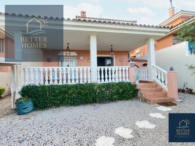 Bungalow en venta en La Majada, con 3 dormitorios, 2 baños y terreno