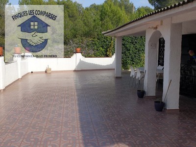 Casa en venta en Calafell, Mas Romeu, con 6 dormitorios, 4 baños, 5 plazas de garaje, trastero, terraza y terreno