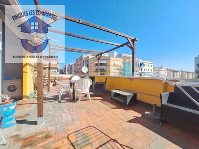 Casa en venta en Vilanova I La Geltru, Sant Joan, con 4 dormitorios, 2 baños, 2 plazas de garaje, 2 balcones y terraza