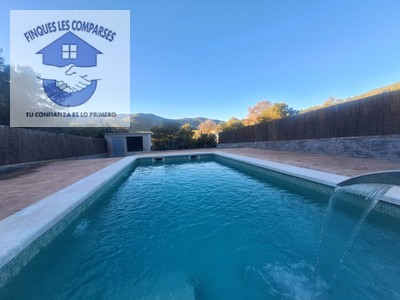 Casa en venta en Canyelles, Les Palmeres, con trastero, balcón, terraza y terreno