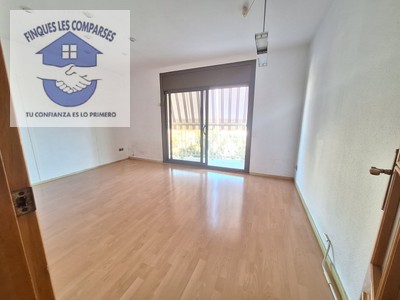 Piso en venta en Vilanova I La Geltru, Molí De Vent-sant Joan, con 4 dormitorios, baño, trastero y balcón