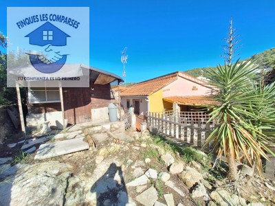 Casa en venta en Castellet I La Gornal, Los Jardines/costa-cunit, con 2 dormitorios, baño, plaza de garaje, trastero y terreno