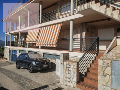 Piso en venta en La Adrada, Casavieja, con 3 dormitorios, baño, aseo, plaza de garaje y trastero