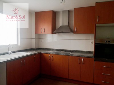 Piso en venta en Favara, con 3 dormitorios, 2 baños y plaza de garaje