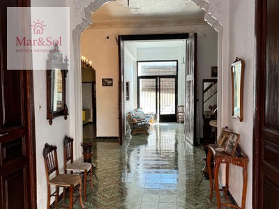 Casa en venta en Favara, con 5 dormitorios, baño, 2 balcones y 2 terrazas