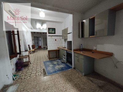 Casa en venta en Sueca, con 5 dormitorios, baño, trastero y terraza