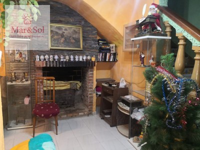 Casa en venta en Cullera, con 4 dormitorios, baño, trastero y 3 terrazas