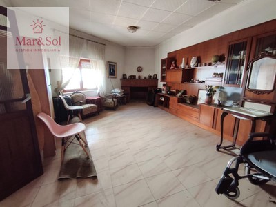 Casa en venta en Favara, con 5 dormitorios, baño, aseo, trastero, balcón y 2 terrazas