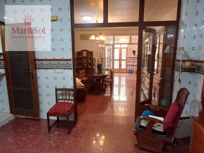 Casa en venta en Cullera, con 6 dormitorios, 2 baños y trastero