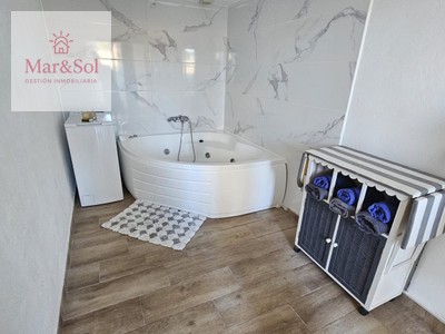 Casa en venta en Sueca, con 2 dormitorios, 2 baños, aseo y 2 terrazas