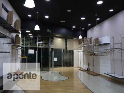 Local comercial en alquiler en Carballo, Centro, con aseo