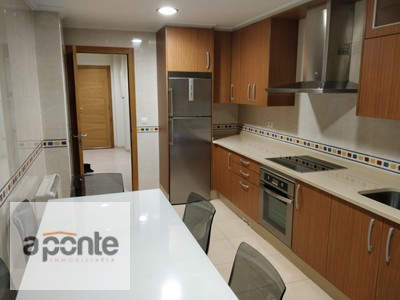 Piso en alquiler en Santa Comba, con 3 dormitorios, 2 baños, plaza de garaje y trastero
