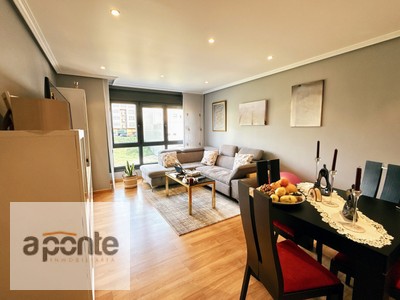 Piso en venta en Carballo, con 3 dormitorios, 2 baños, plaza de garaje, trastero y balcón