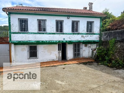 Casa en venta en Carballo, con 3 dormitorios y baño