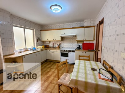 Piso en venta en Fene, con 3 dormitorios, baño, aseo, plaza de garaje, trastero y balcón