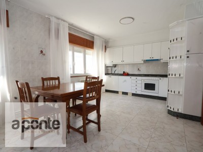 Piso en alquiler en Carballo, Zona Centro, con 3 dormitorios y 2 baños