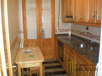 Piso en alquiler en Burgos, San Pedro-fuentecillas, con 3 dormitorios y baño