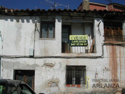 Casa en venta en Covarrubias, con 4 dormitorios y baño