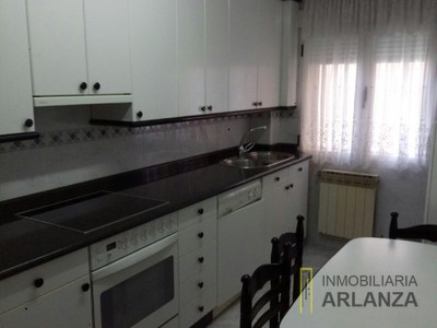 Piso en venta en Burgos, Centro-sur, con 3 dormitorios, baño y terraza