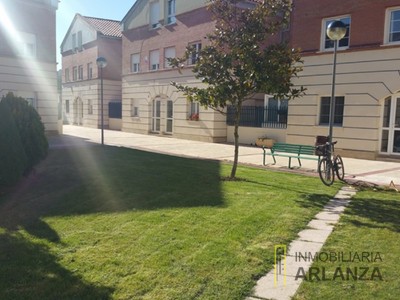 Adosado en venta en Quintanadueñas, con 3 dormitorios, 2 plazas de garaje y trastero