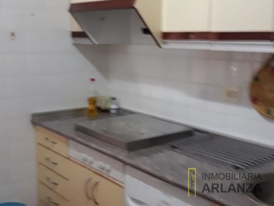Adosado en venta en Covarrubias, con 4 dormitorios, baño y terreno