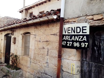Casa en venta en Mecerreyes, con 4 dormitorios y baño