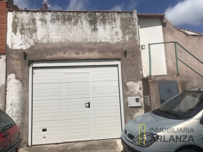 Garaje en venta en Burgos, Centro-sur, con 1 dormitorio, baño y terreno