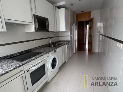 Piso en alquiler en Burgos, Celofane, con 3 dormitorios, 2 baños, plaza de garaje y trastero