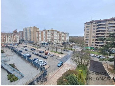 Piso en venta en Burgos, Centro, con 4 dormitorios, 2 baños, plaza de garaje, trastero y terraza