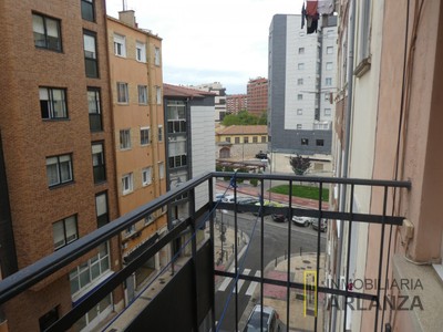 Piso en venta en Burgos, Centro-sur, con 2 dormitorios, baño, trastero y terraza