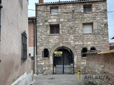 Casa en venta en Santa Maria Del Campo, con 2 dormitorios, baño, 4 plazas de garaje, trastero y terreno